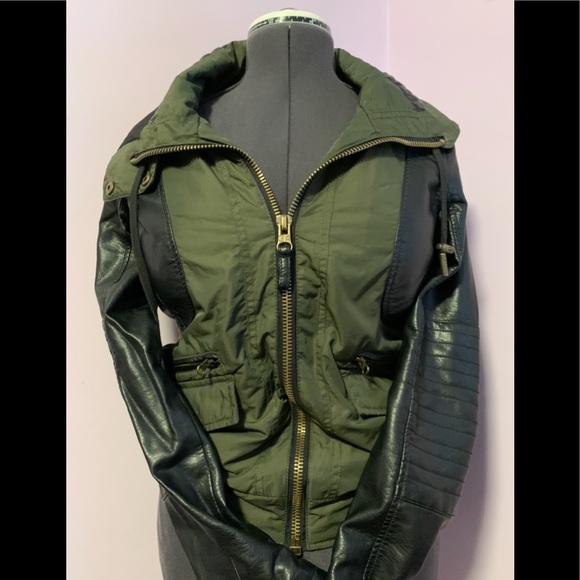 ‼️SOLD‼️Garage khaki urban bomber fall spring coat. - Picture 3 of 8